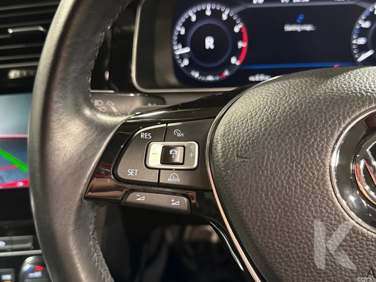 Volkswagen Golf Hatchback, Petrol, 2018, Red