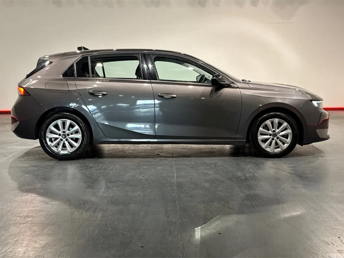 Opel Astra Hatchback, Diesel, 2024, Grey