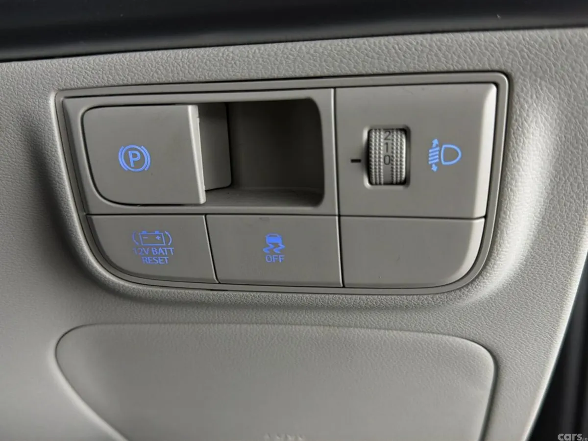 Hyundai Tucson SUV, Petrol Hybrid, 2024, Red
