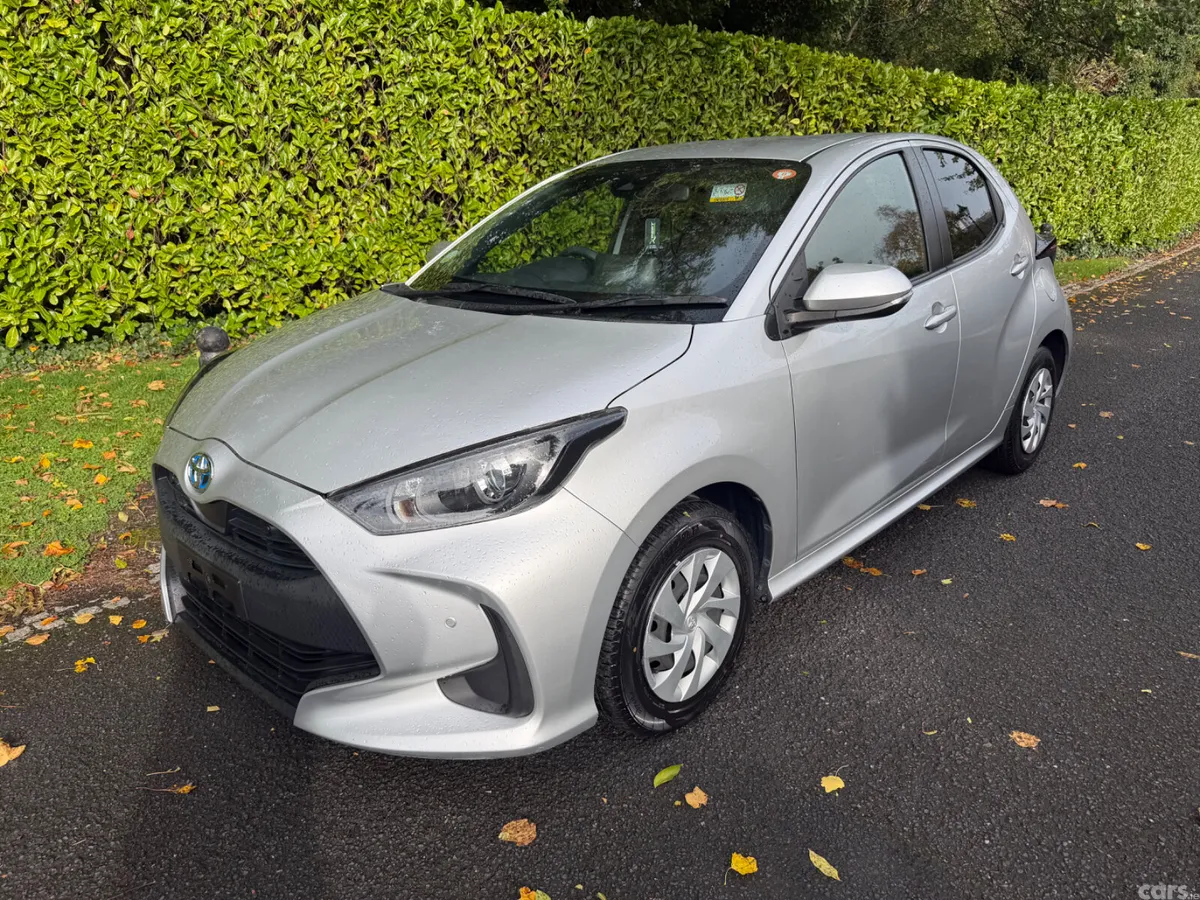 Toyota Yaris Hatchback, Petrol Hybrid, 2021, Silver