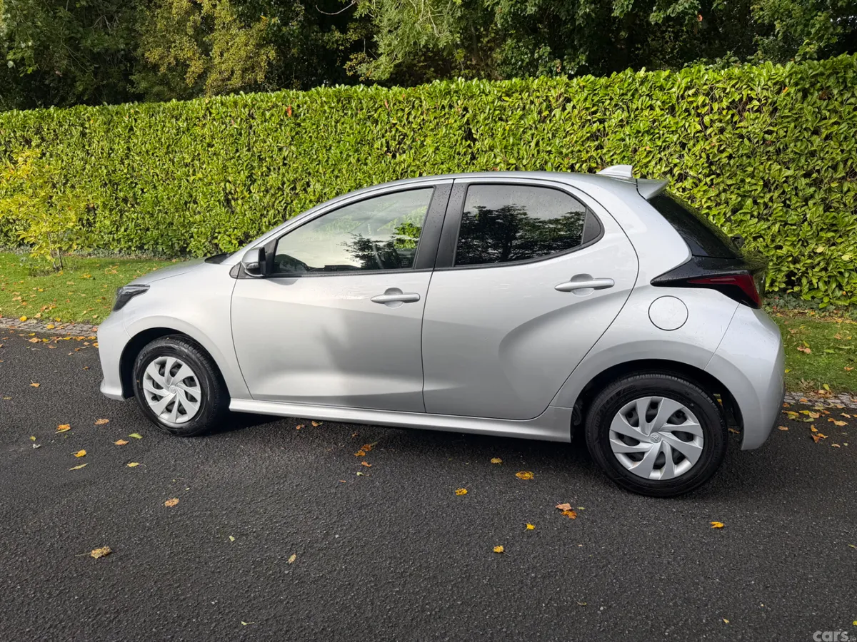 Toyota Yaris Hatchback, Petrol Hybrid, 2021, Silver