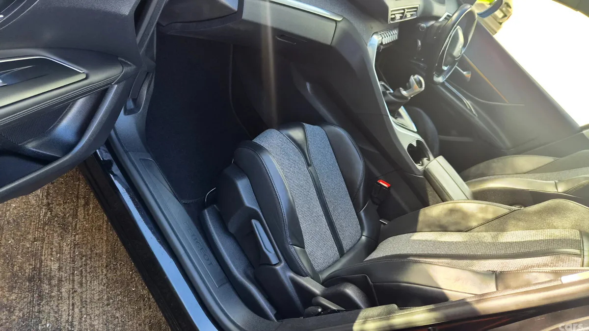 Peugeot 3008 Hatchback, Diesel, 2018, Black