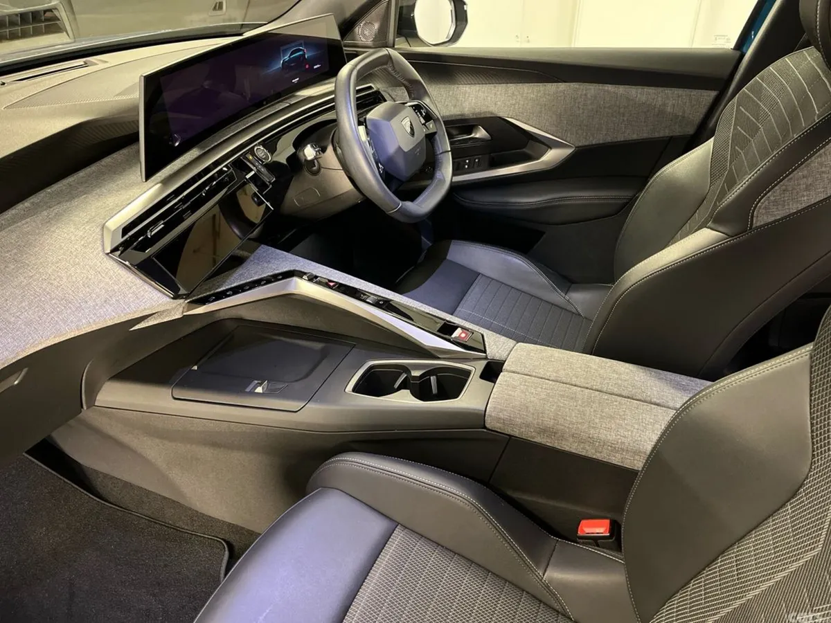 Peugeot 3008 SUV, Electric, 2024, Blue