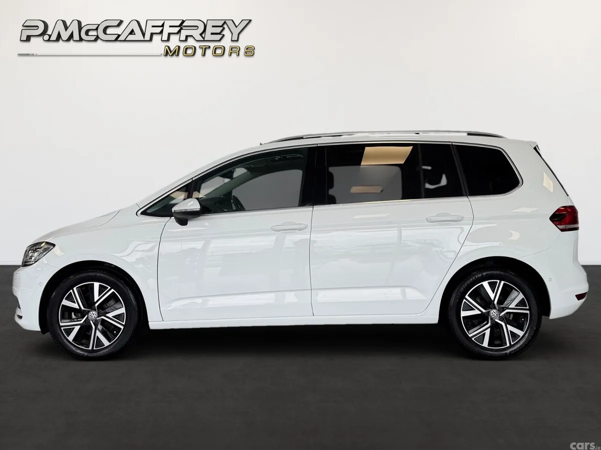 Volkswagen Touran MPV, Diesel, 2020, White