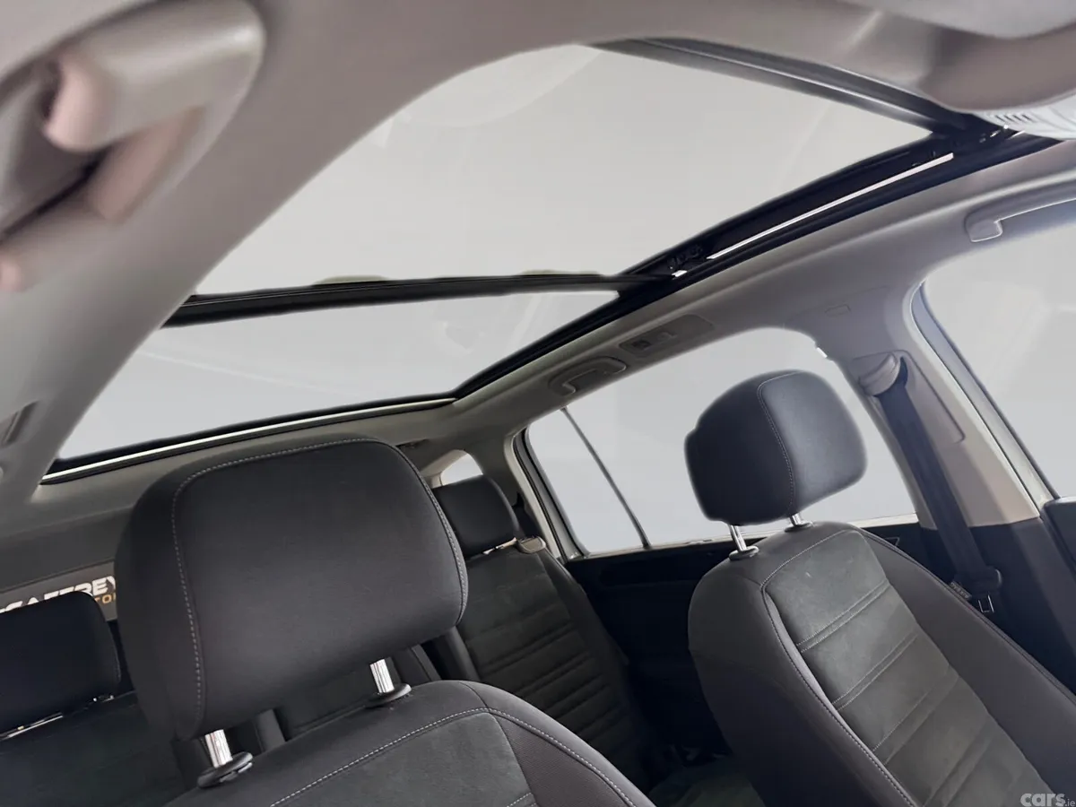 Volkswagen Touran MPV, Diesel, 2020, White