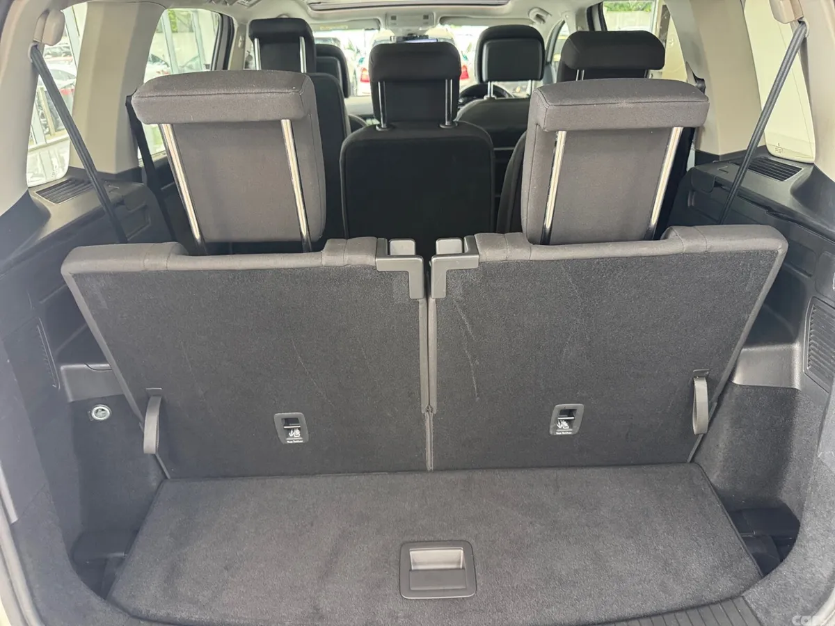 Volkswagen Touran MPV, Diesel, 2020, White