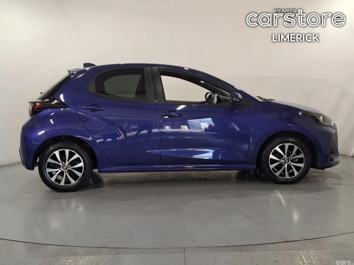 Toyota Yaris Hatchback, Petrol Hybrid, 2021, Blue