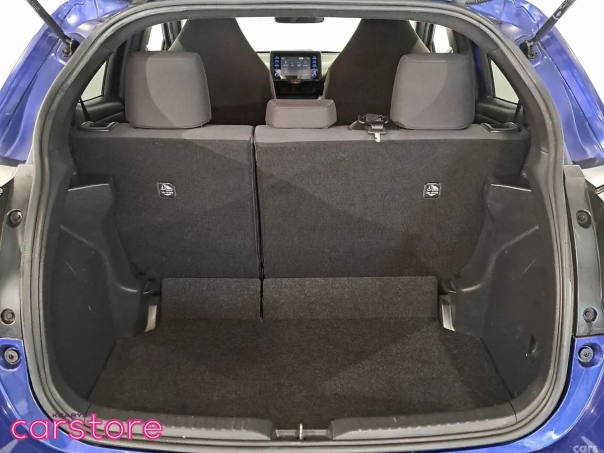 Toyota Yaris Hatchback, Petrol Hybrid, 2021, Blue