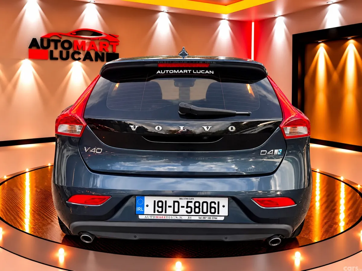 Volvo V40 Hatchback, Diesel, 2019, Blue