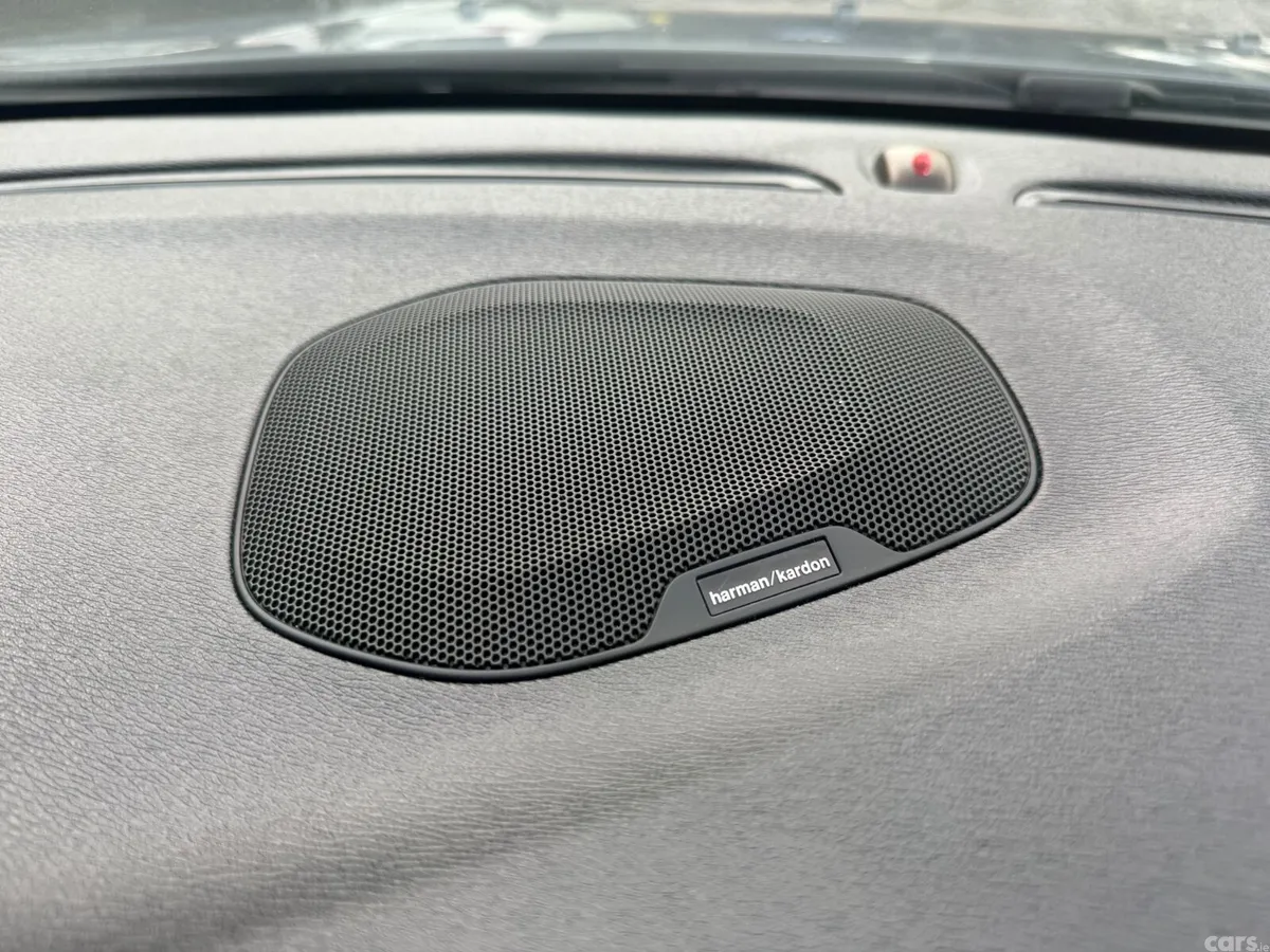 Volvo V40 Hatchback, Diesel, 2019, Blue