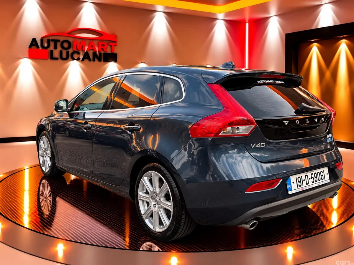 Volvo V40 Hatchback, Diesel, 2019, Blue