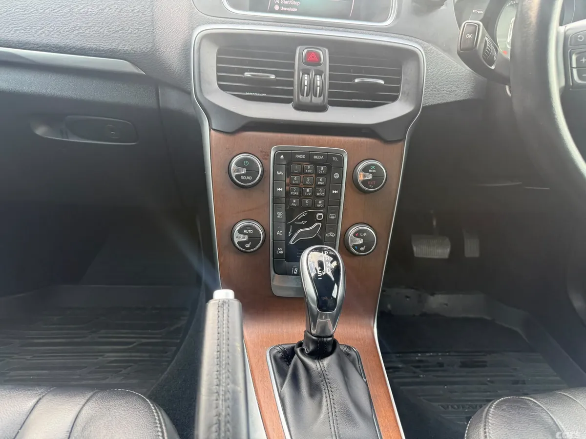 Volvo V40 Hatchback, Diesel, 2019, Blue