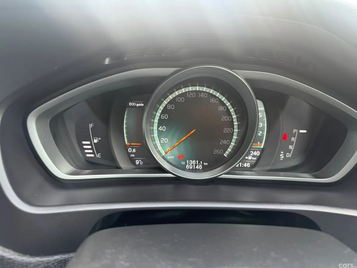 Volvo V40 Hatchback, Diesel, 2019, Blue