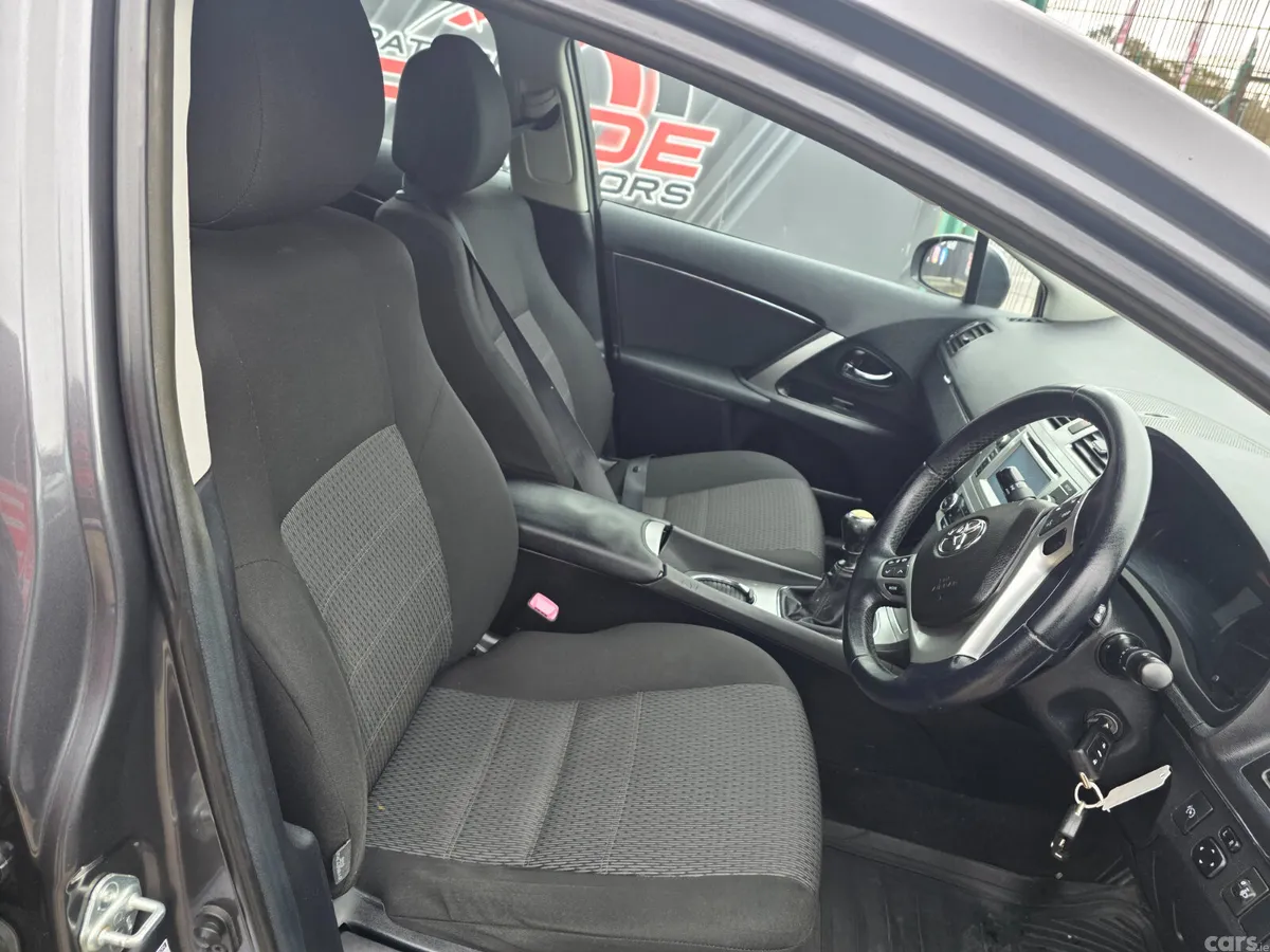 Toyota Avensis Saloon, Diesel, 2015, Grey
