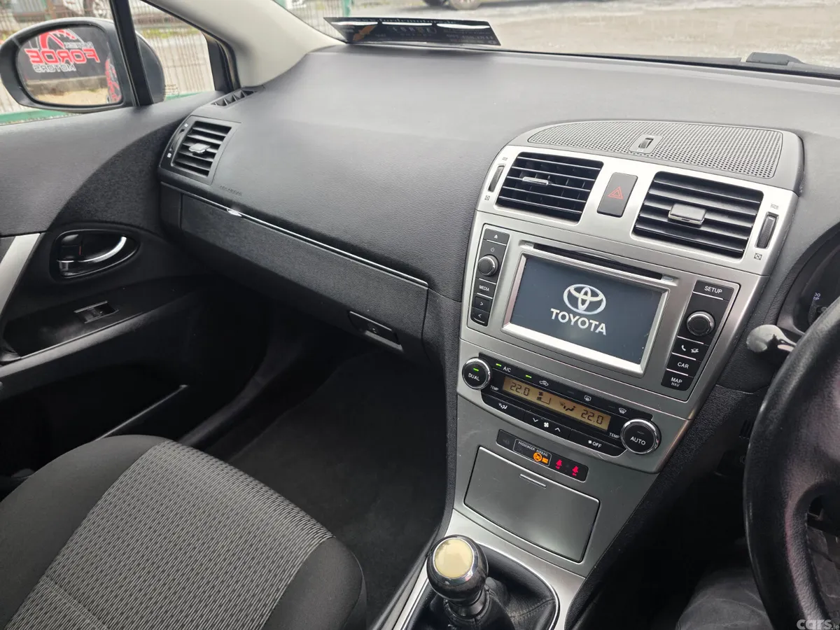 Toyota Avensis Saloon, Diesel, 2015, Grey