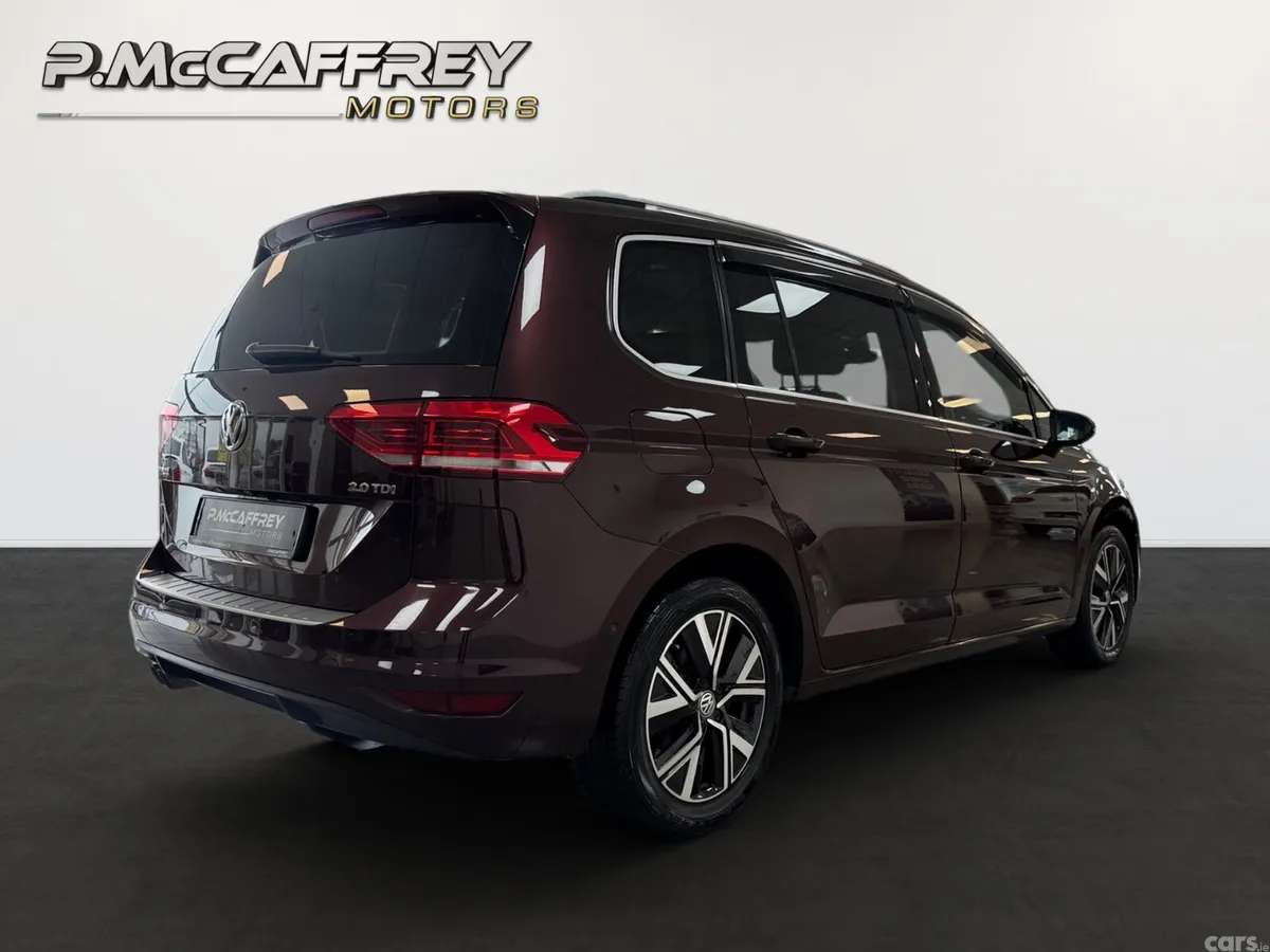 Volkswagen Touran MPV, Diesel, 2020, Red