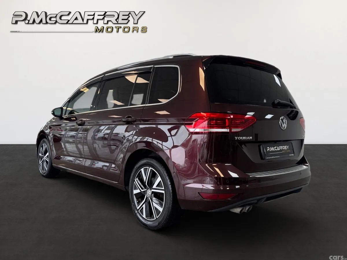 Volkswagen Touran MPV, Diesel, 2020, Red