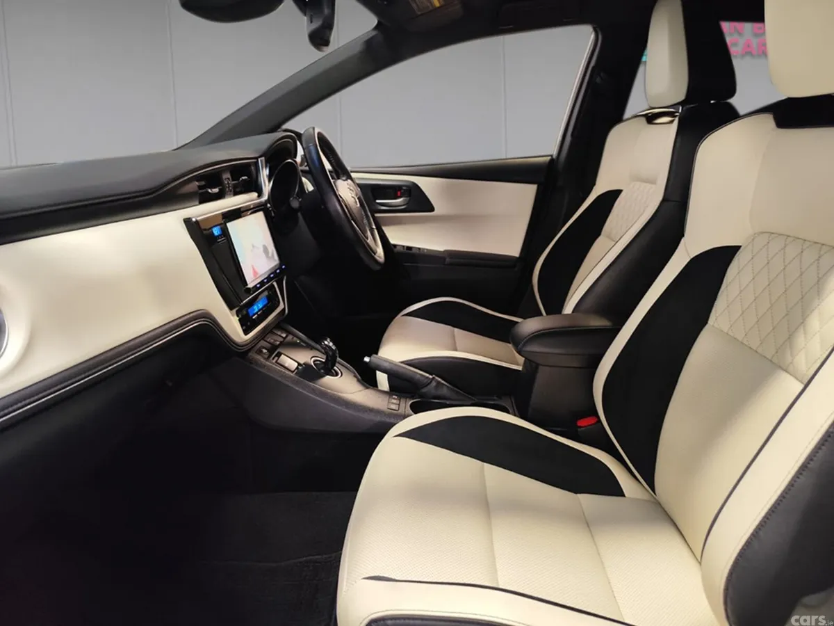 Toyota Auris MPV, Petrol Hybrid, 2016, White