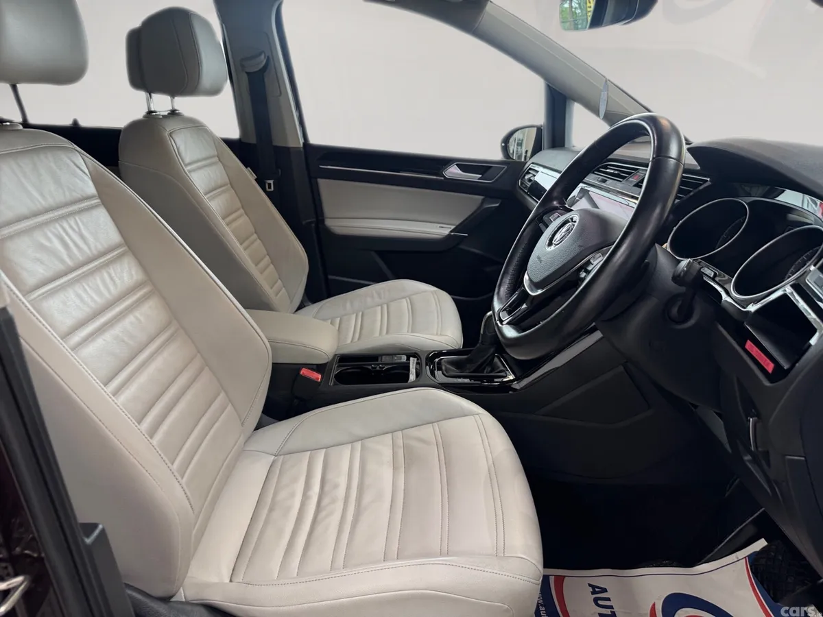 Volkswagen Touran MPV, Diesel, 2020, Red