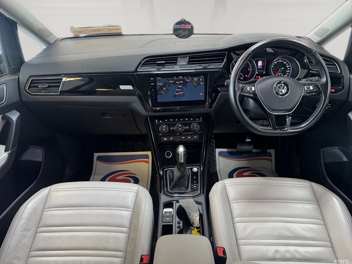 Volkswagen Touran MPV, Diesel, 2020, Red