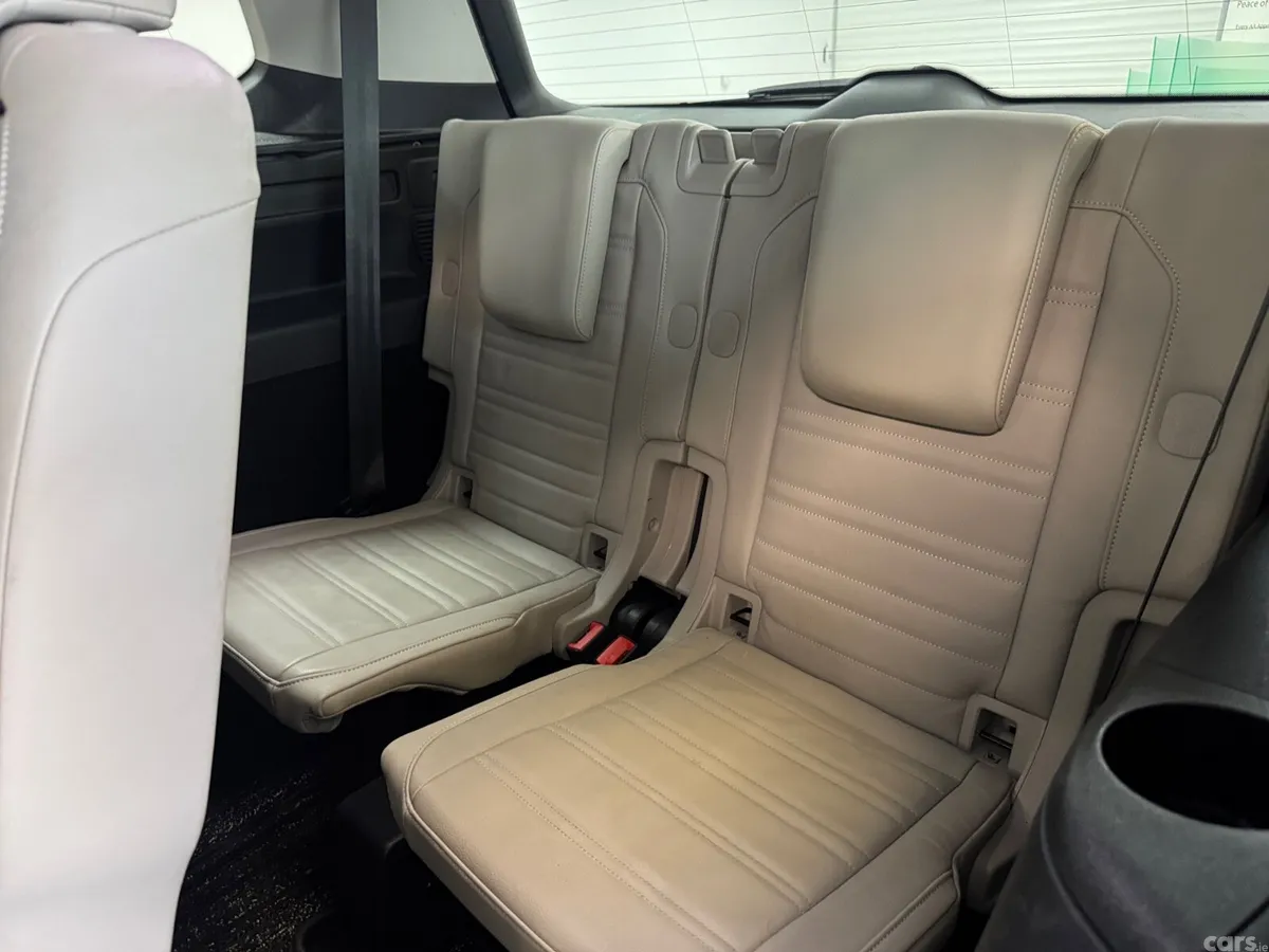 Volkswagen Touran MPV, Diesel, 2020, Red