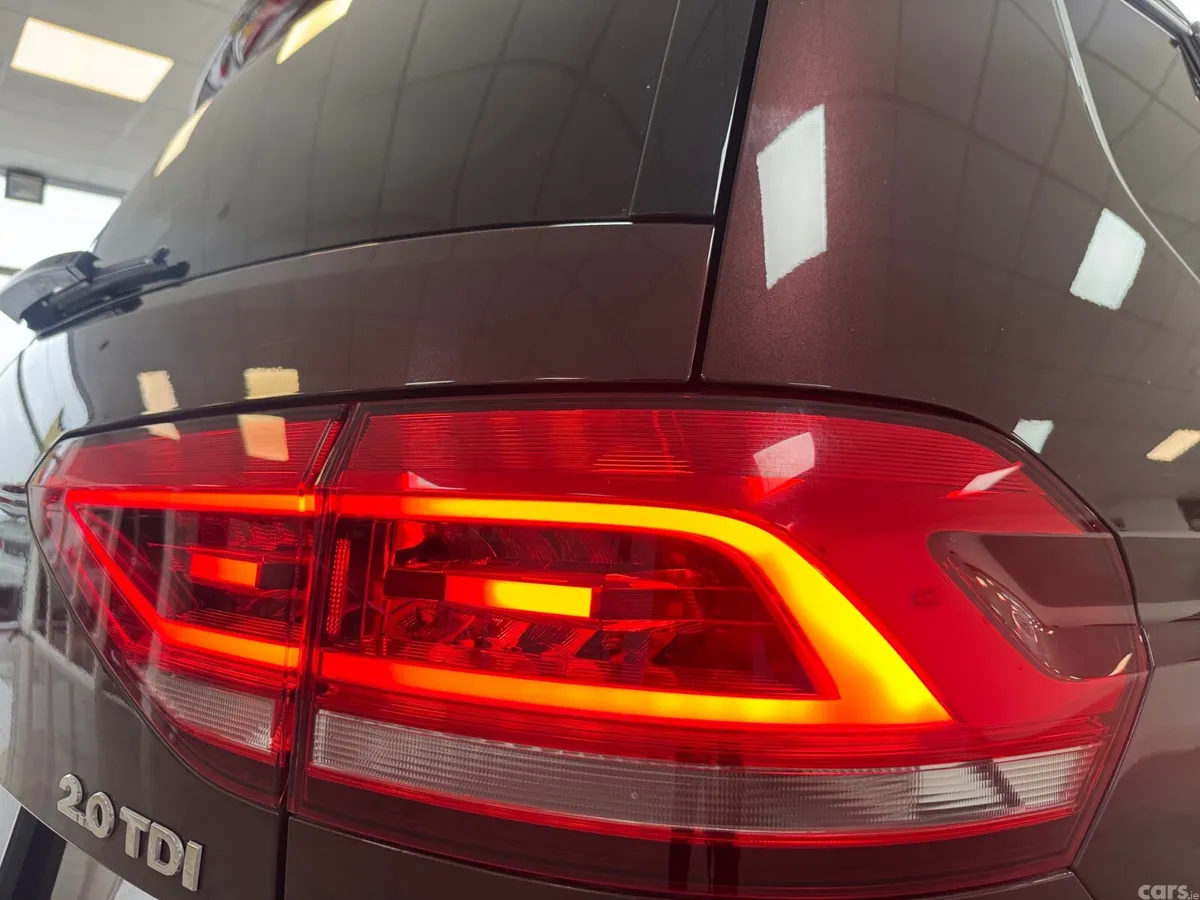 Volkswagen Touran MPV, Diesel, 2020, Red