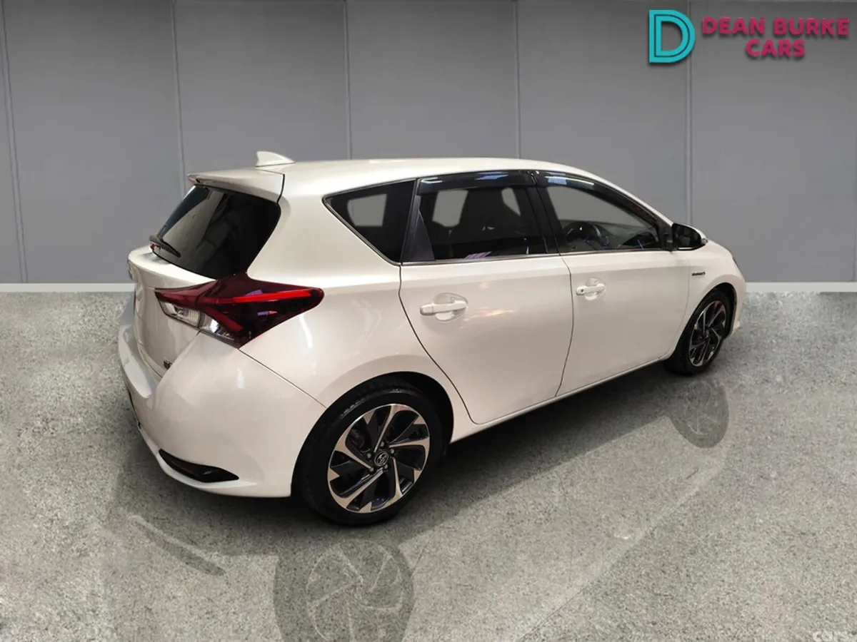 Toyota Auris MPV, Petrol Hybrid, 2016, White