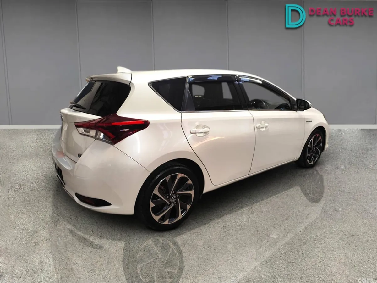 Toyota Auris MPV, Petrol Hybrid, 2016, White