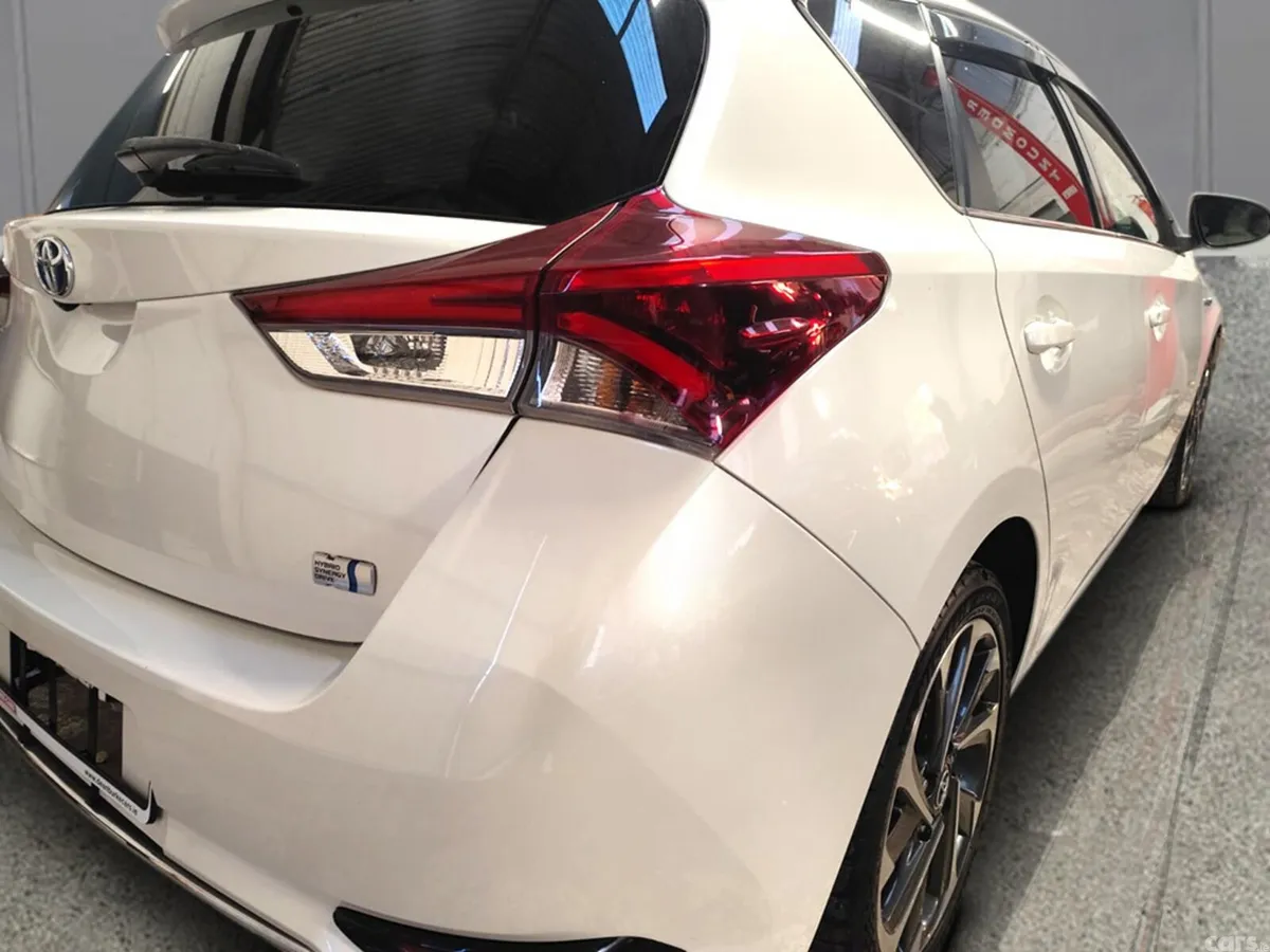 Toyota Auris MPV, Petrol Hybrid, 2016, White