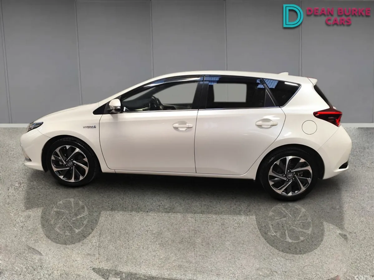 Toyota Auris MPV, Petrol Hybrid, 2016, White