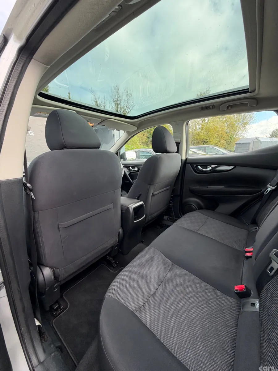 Nissan Qashqai Hatchback, Diesel, 2016, Silver
