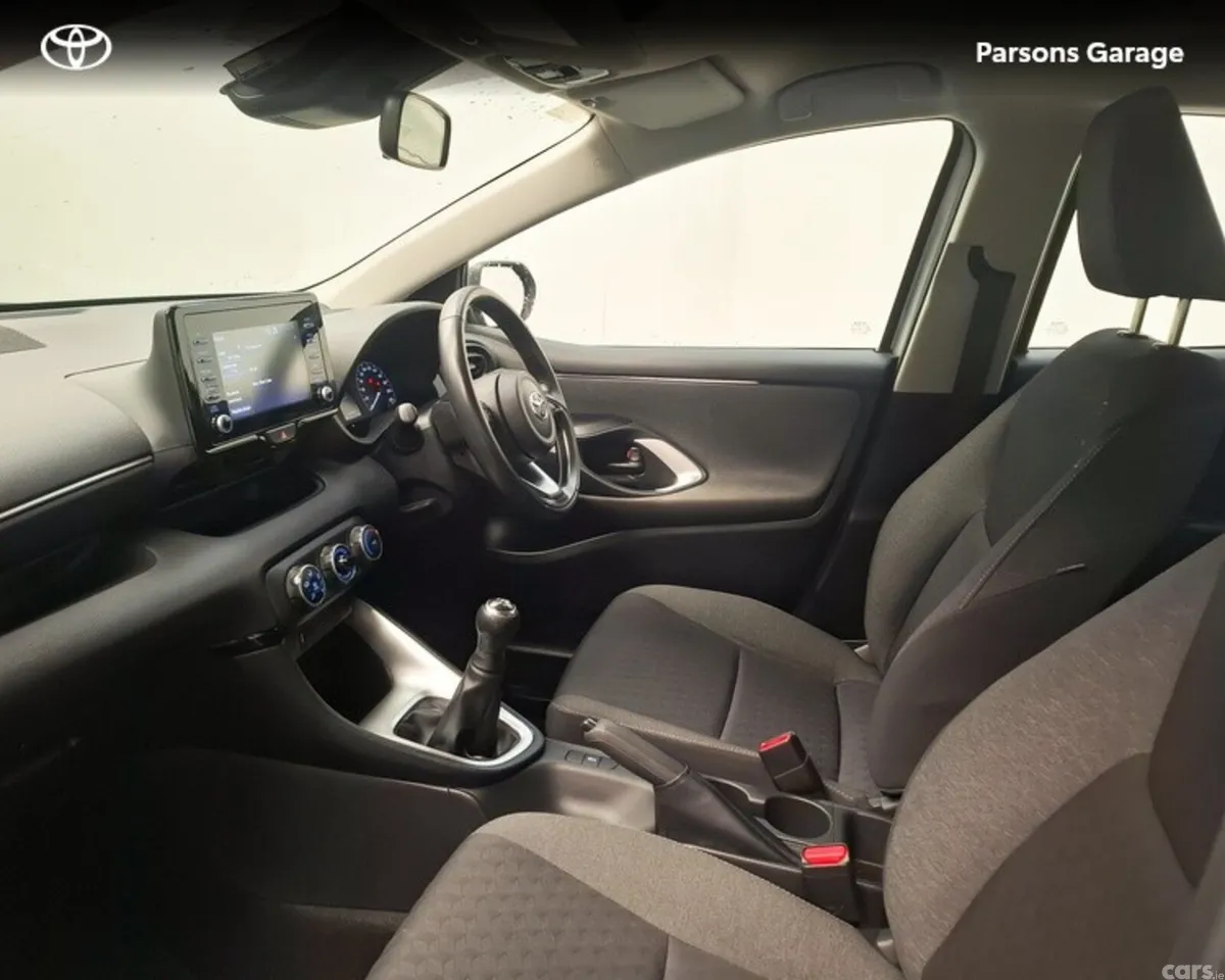 Toyota Yaris Hatchback, Petrol, 2021, Silver