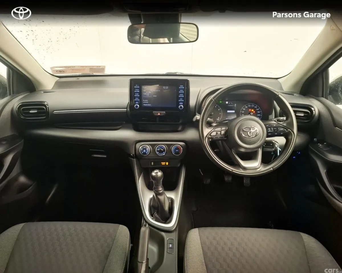 Toyota Yaris Hatchback, Petrol, 2021, Silver