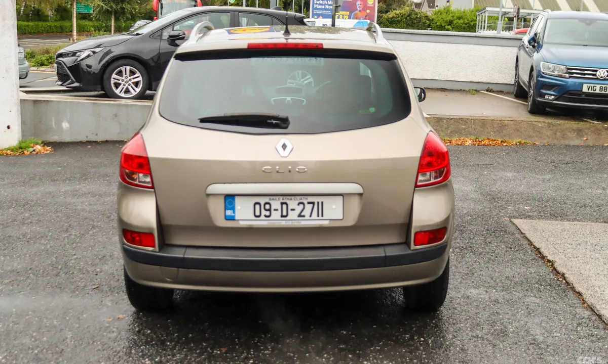 Renault Clio Estate, Petrol, 2009, Gold