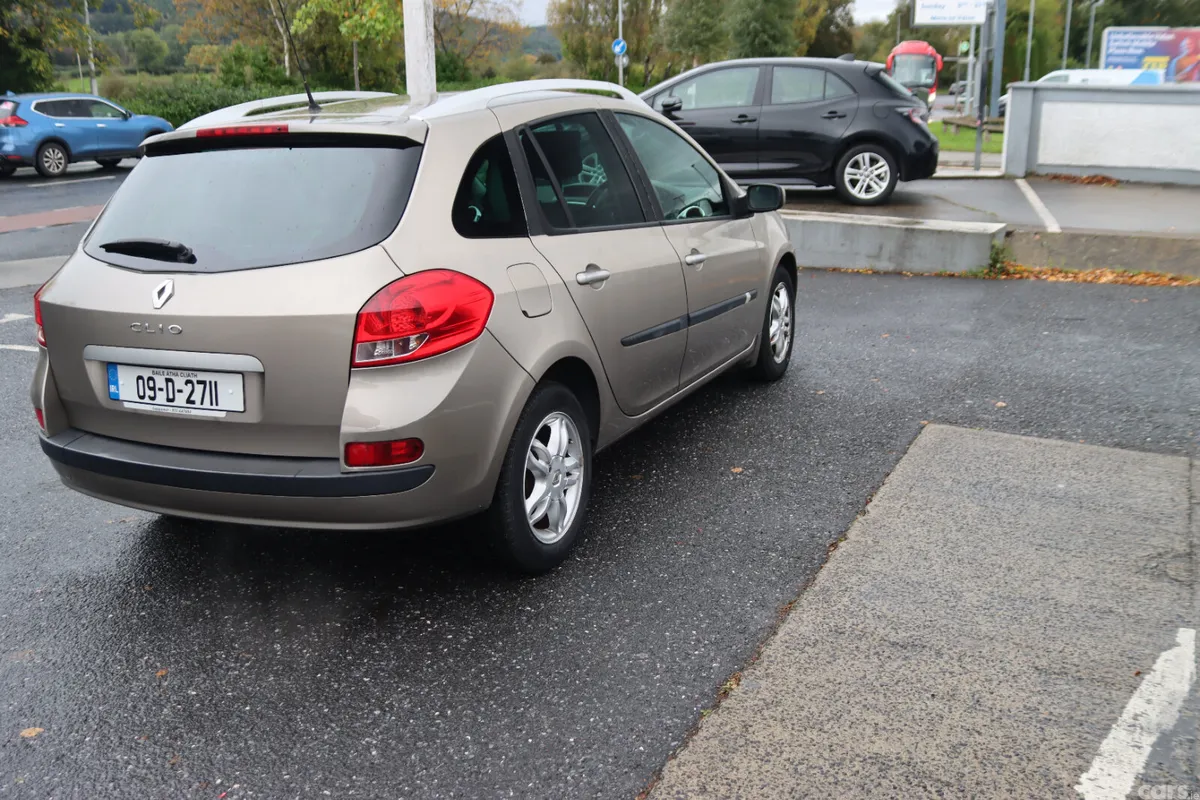 Renault Clio Estate, Petrol, 2009, Gold