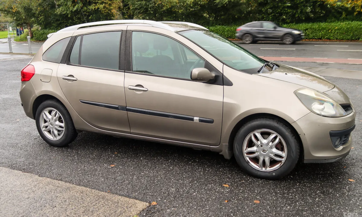 Renault Clio Estate, Petrol, 2009, Gold