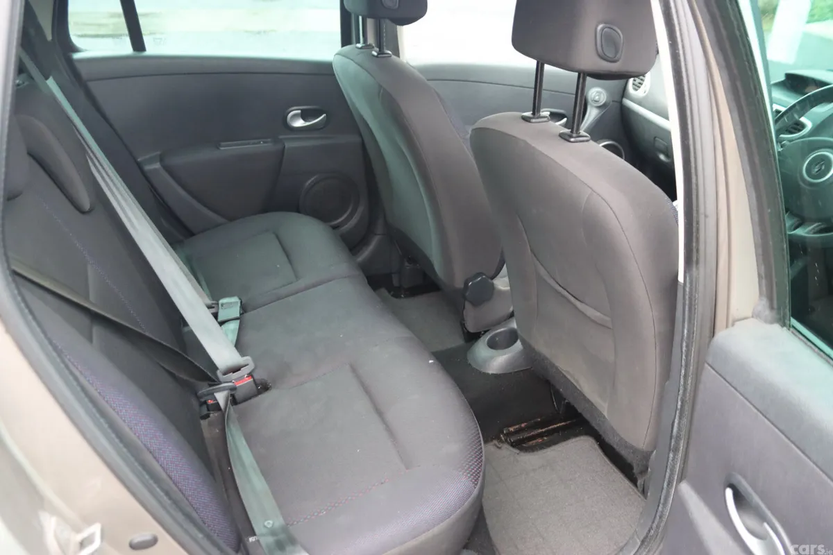 Renault Clio Estate, Petrol, 2009, Gold