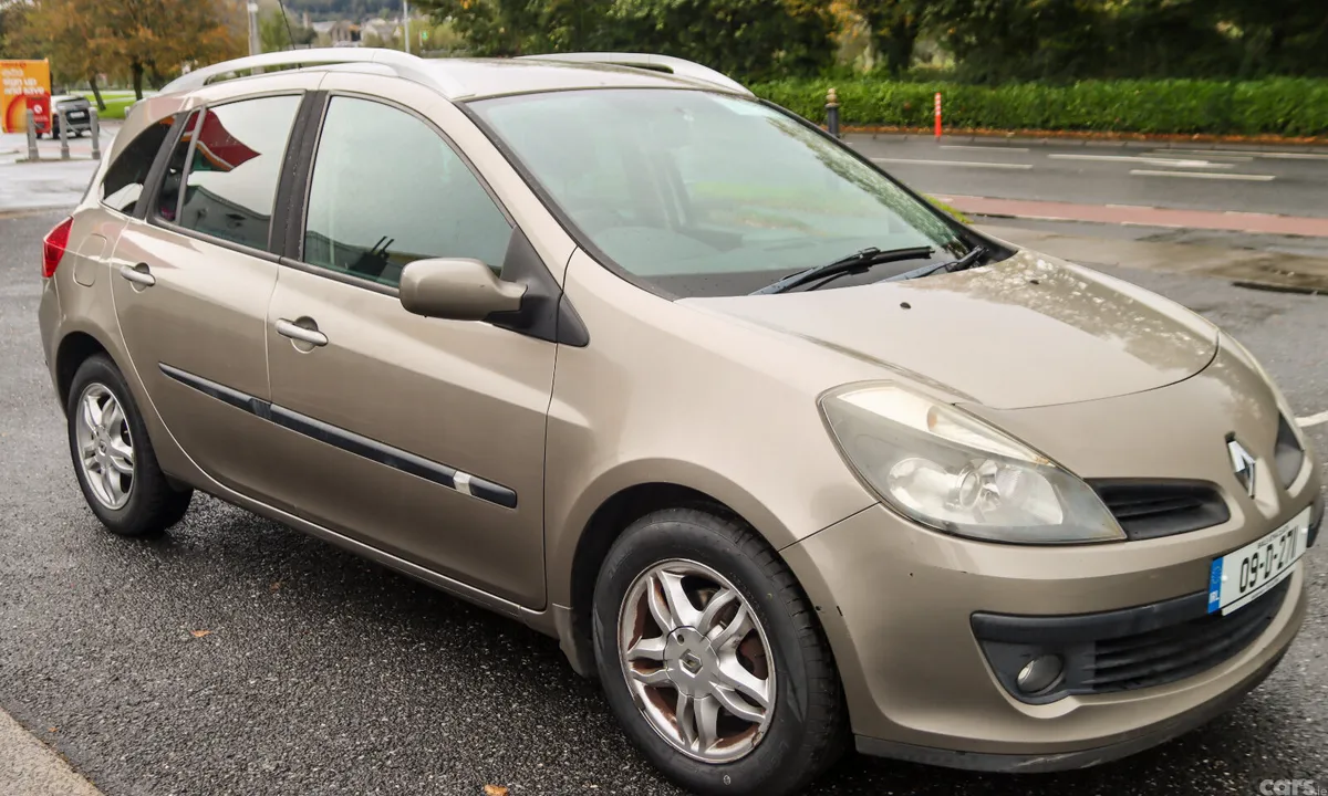 Renault Clio Estate, Petrol, 2009, Gold