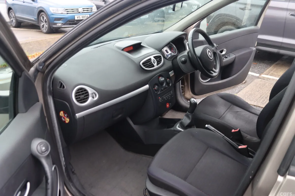 Renault Clio Estate, Petrol, 2009, Gold