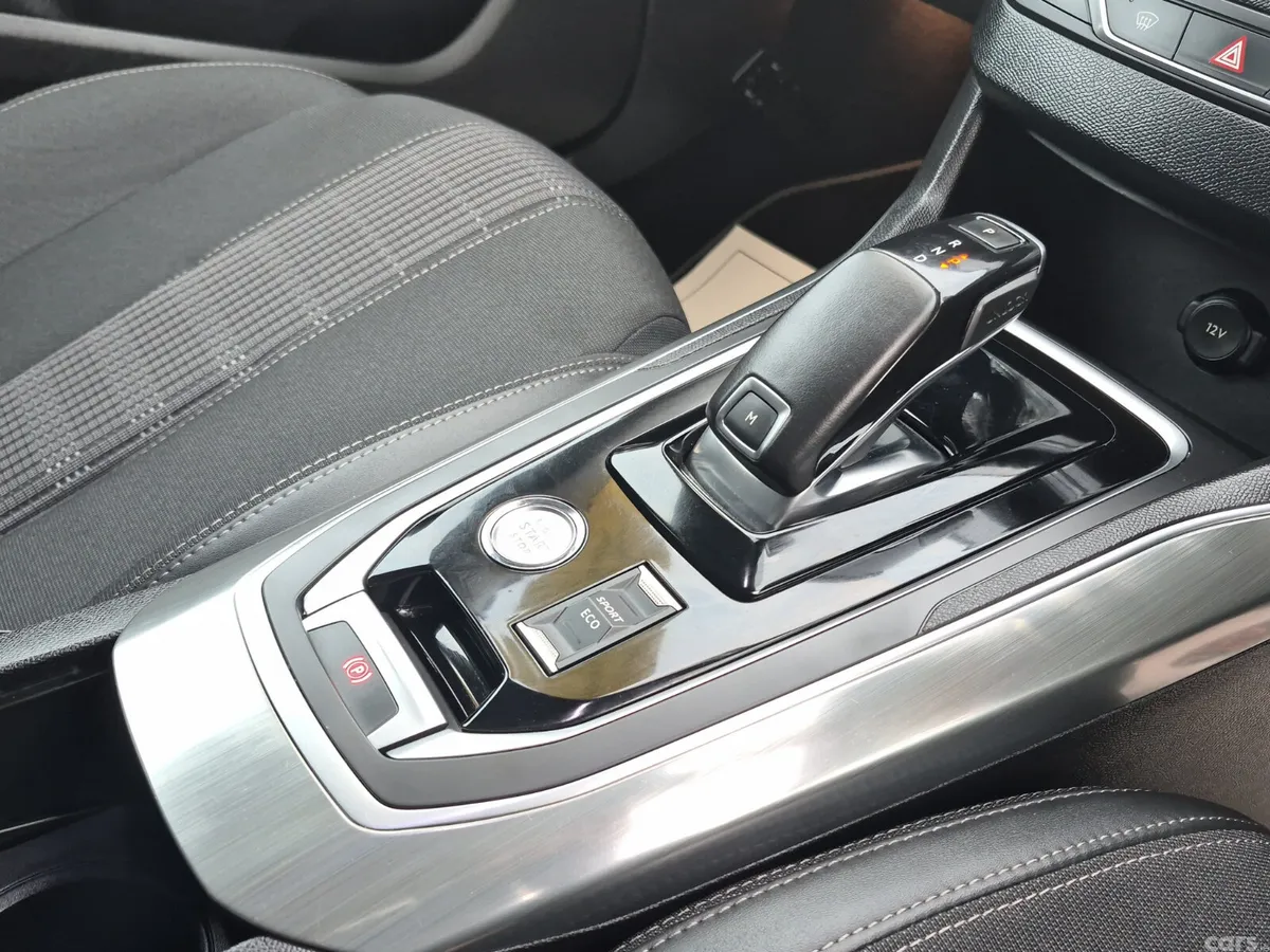 Peugeot 308 Hatchback, Diesel, 2019, Grey