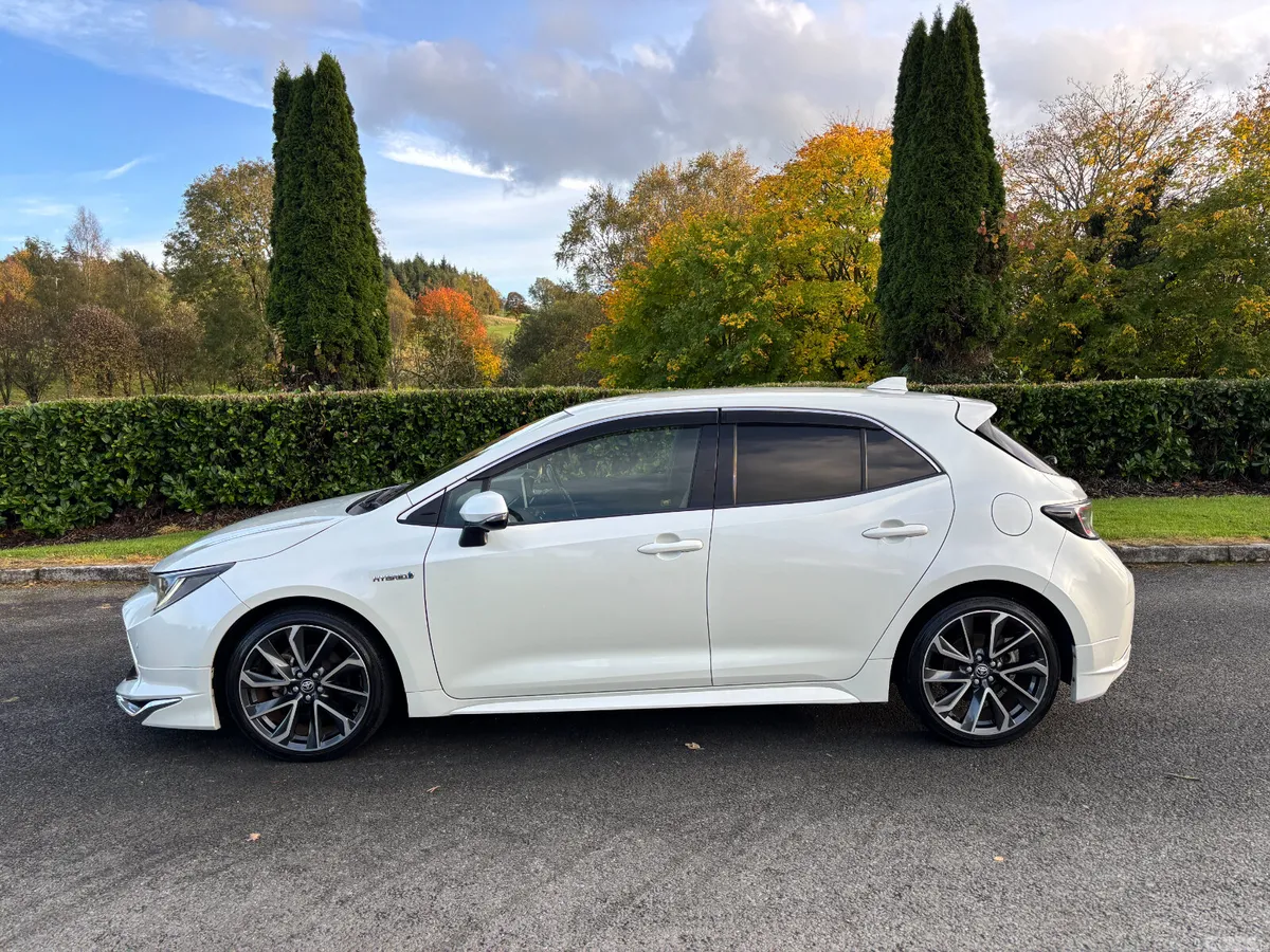 Toyota Corolla Hatchback, Petrol Hybrid, 2018, White