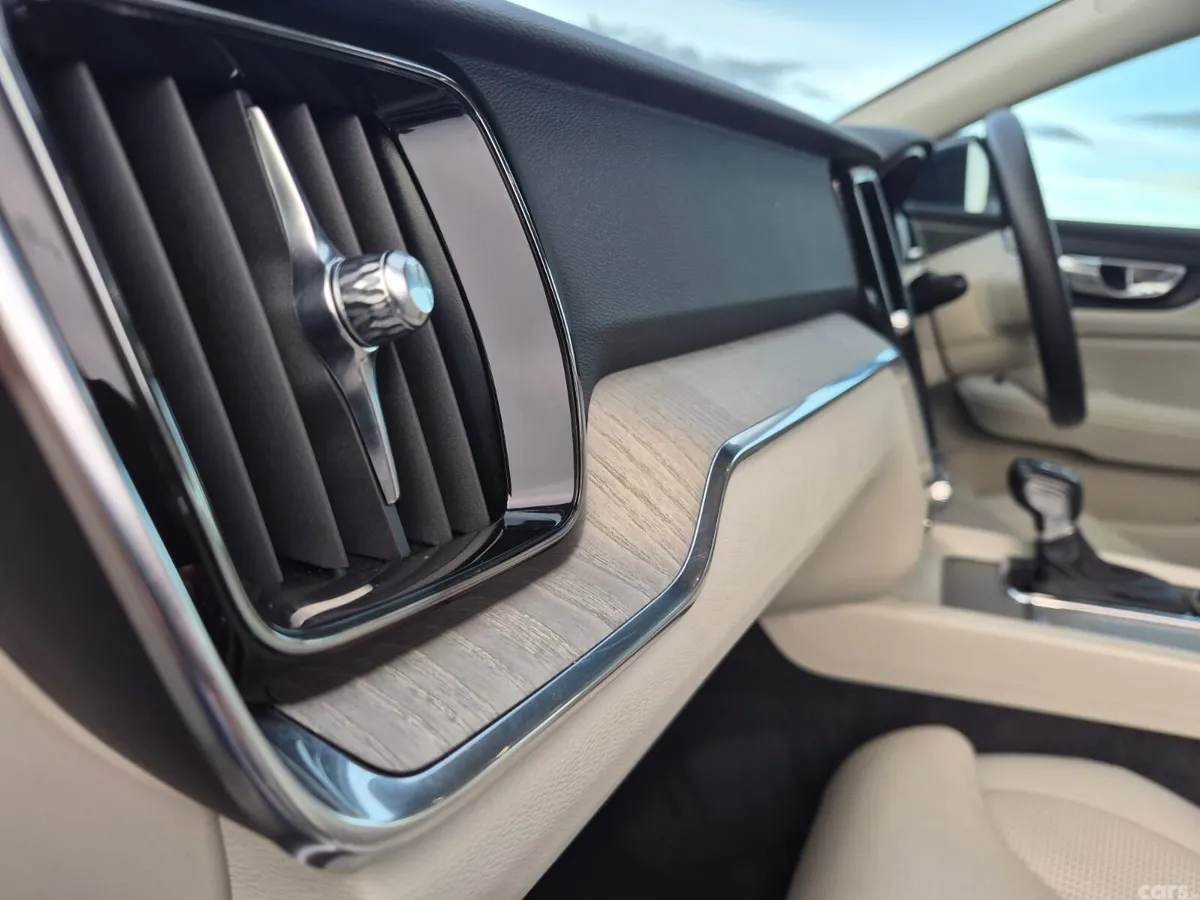 Volvo S60 Saloon, Petrol, 2020, Blue