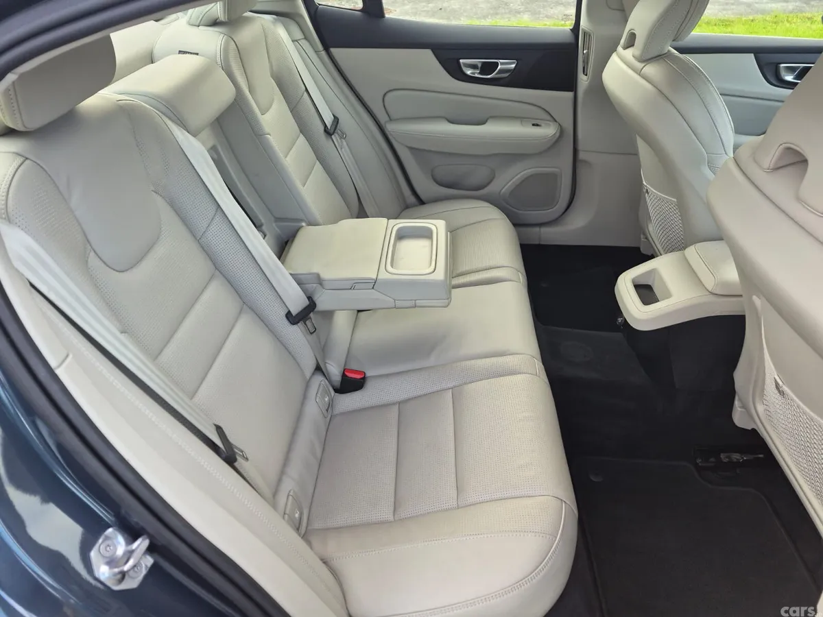 Volvo S60 Saloon, Petrol, 2020, Blue
