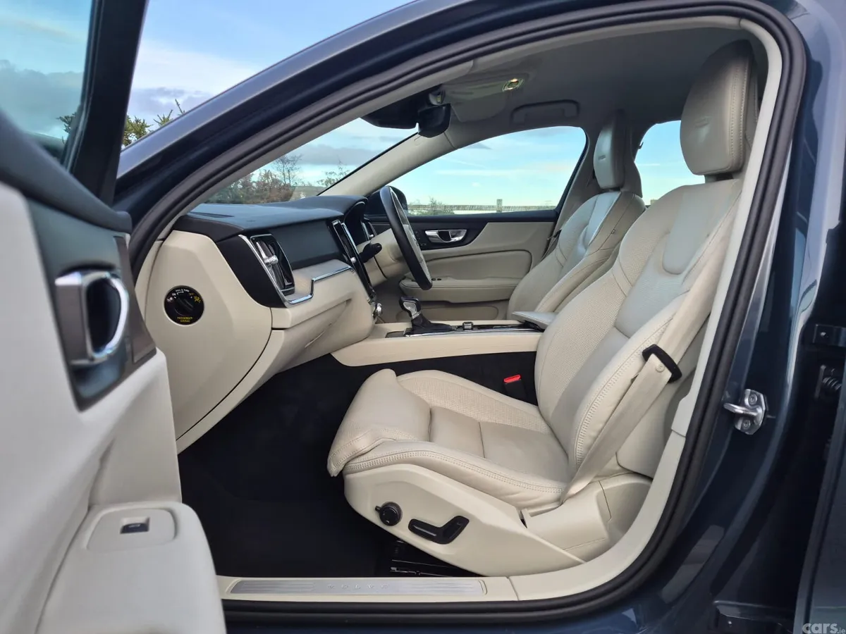 Volvo S60 Saloon, Petrol, 2020, Blue