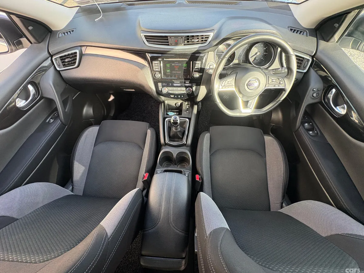 Nissan Qashqai Hatchback, Diesel, 2020, Grey