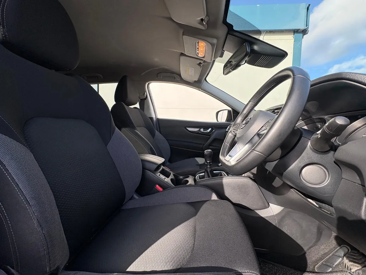 Nissan Qashqai Hatchback, Diesel, 2020, Grey