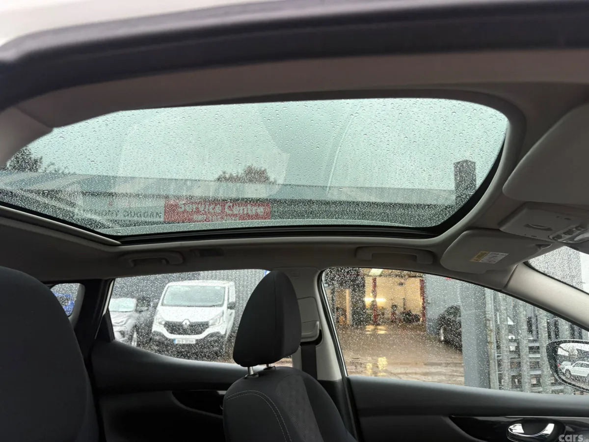 Nissan Qashqai Hatchback, Diesel, 2016, White