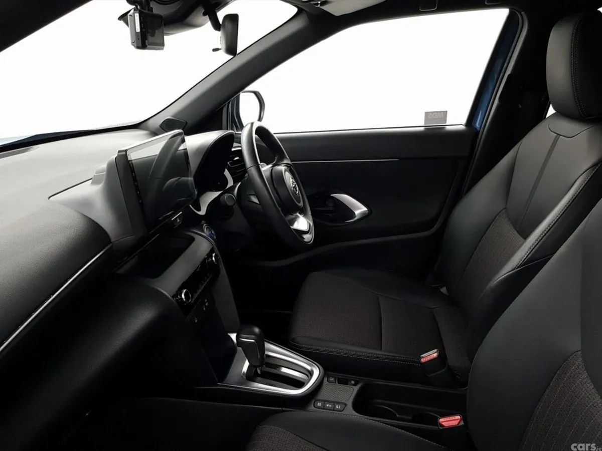 Toyota Yaris Cross SUV, Petrol Hybrid, 2023, Blue