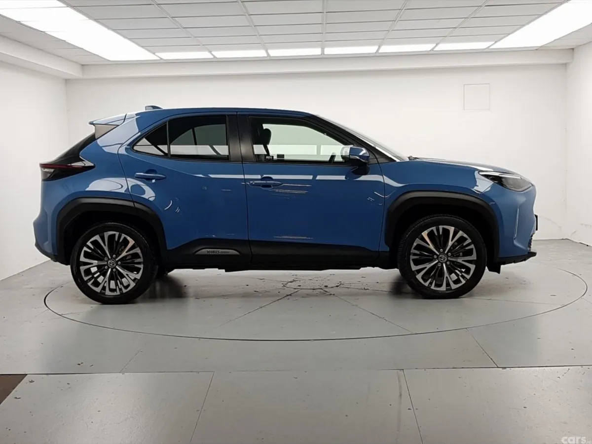 Toyota Yaris Cross SUV, Petrol Hybrid, 2023, Blue