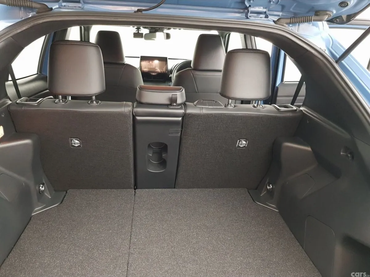 Toyota Yaris Cross SUV, Petrol Hybrid, 2023, Blue